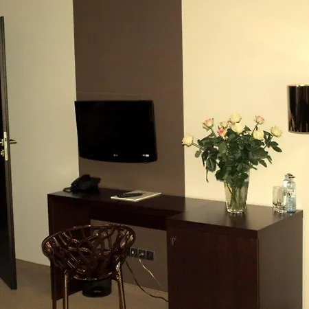 Hotel Niepolomice Отель Неполомице