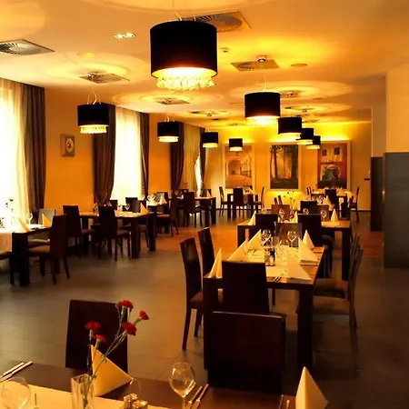 Hotel Niepolomice Отель Неполомице