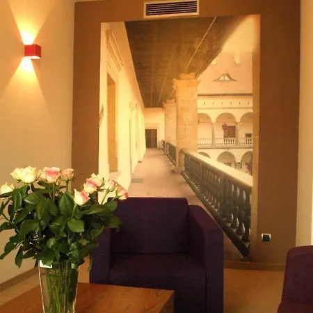 Отель Hotel Niepolomice Неполомице